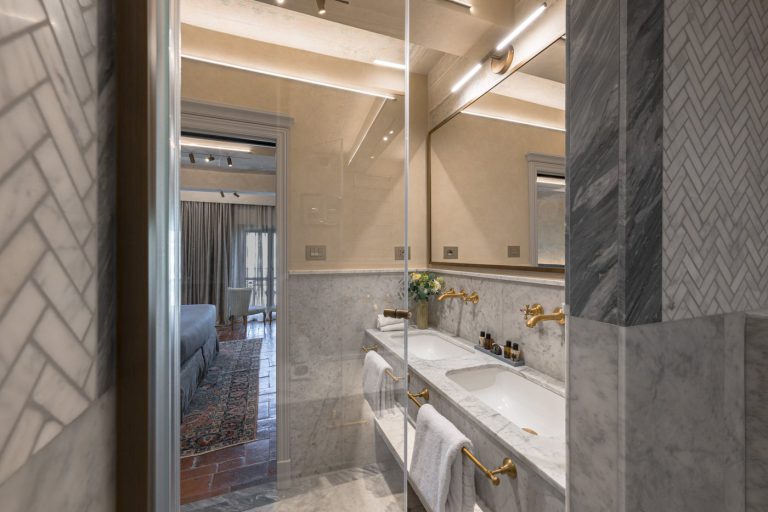 Villa Valorea, Florence — En-suite bathroom