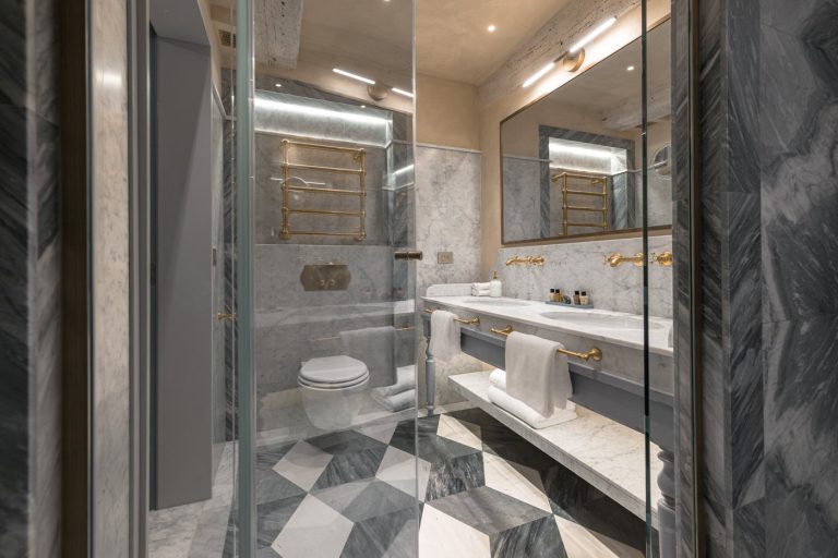 Villa Valorea, Florence — Bathroom