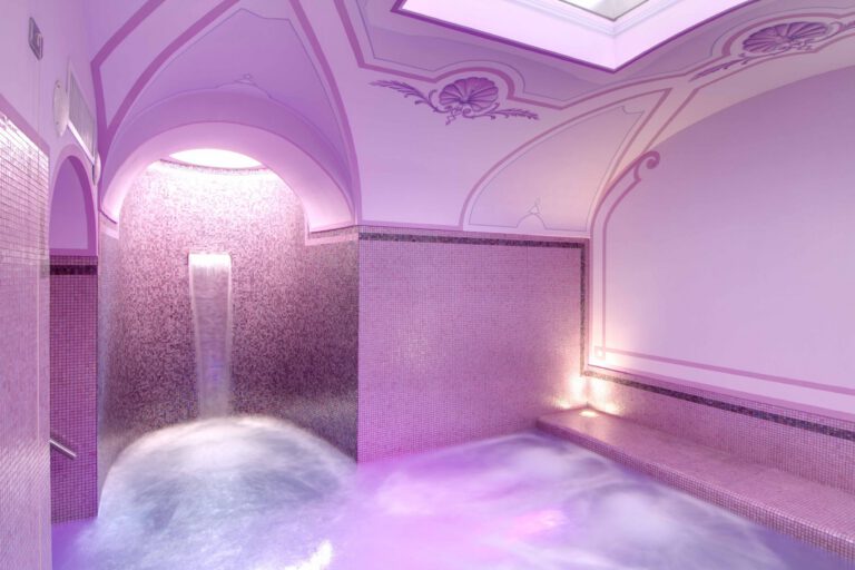 Villa Mida — Pool indoor